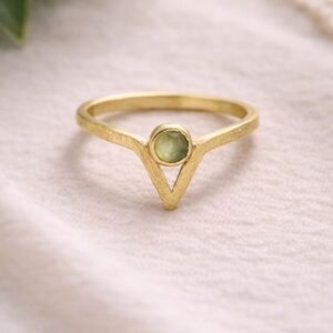 Prehnite Chevron Ring – Gold Tone V Band w/ Round Green Stone Size 7